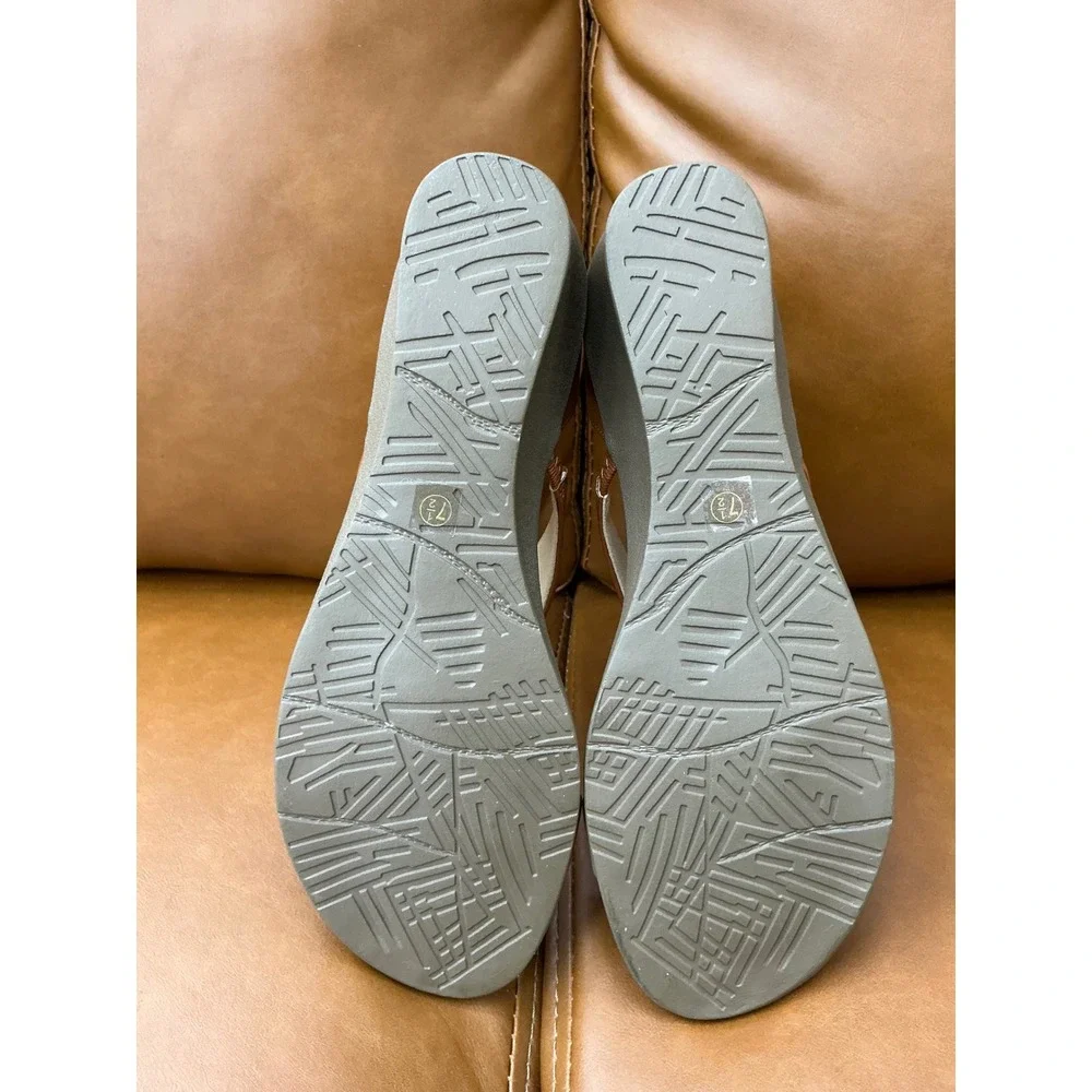 Journee Trayle Wedge Sandals Womens 7.5 Tan  T-Strap Ankle Zip